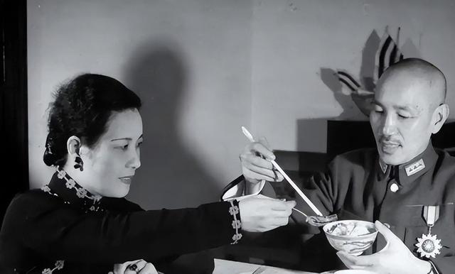 宋美龄称蒋介石“达令”是什么意思？
