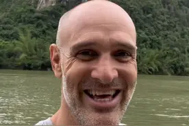 荒野求生专家德爷探访广西具体目的还未知！网友的评论让人笑死图片