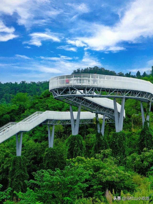 四川黄龙旅游打卡攻略 | 人间瑶池的梦幻之旅！
