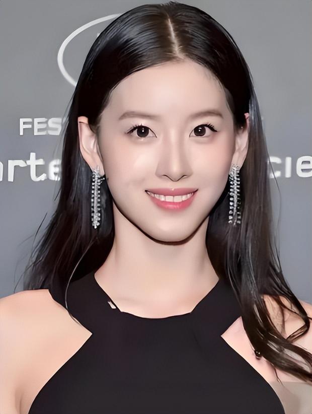 官媒发文，揭开31岁章泽天真实处境，刘强东真没看走眼