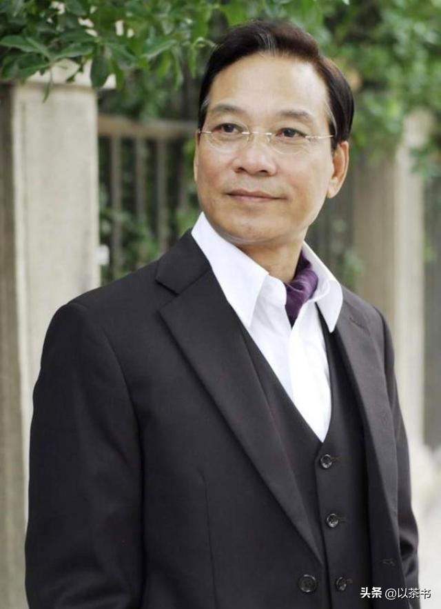 原来他们是夫妻	，也都是演员，结婚41年恩爱如初，活成了人生赢家