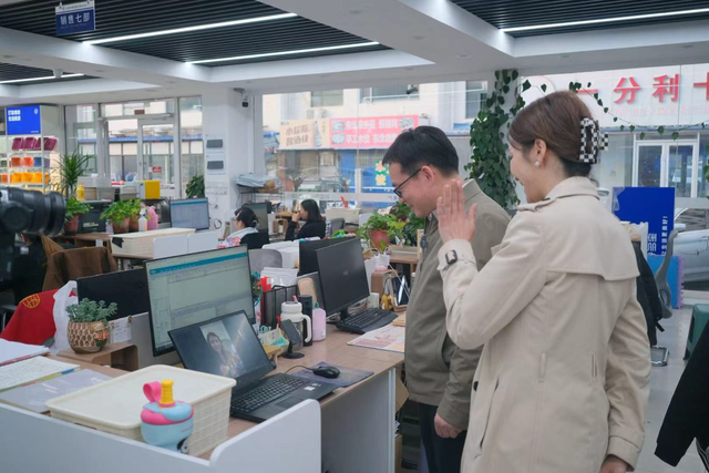 临沂要上央视啦！《与经济学家去旅行》节目近日来到了临沂取景拍摄