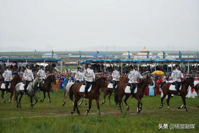 高清大图！直击内蒙古自治区第35届草原那达慕开幕式现场→