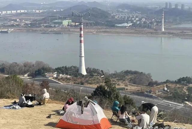 一座山火了？大军山成网红，年轻人为什么扎堆来这儿？