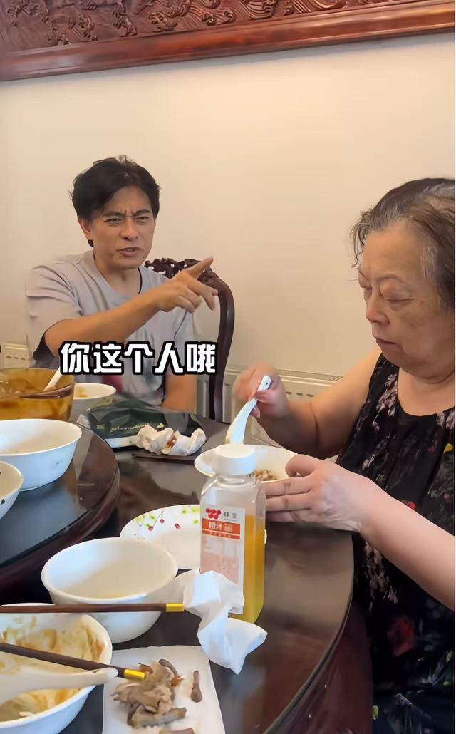别作了！杜源住别墅开40万车，徒手洗车闪伤腰，只为省20块洗车钱
