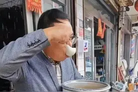 哈哈一笑！搞笑动图：大叔这操作，我惊呆了！图片