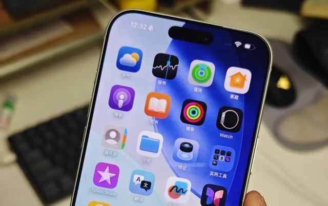 iPhone 17在中国卖爆，硬件升级才是真刚需，AI只能靠边站