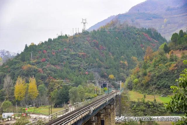 汉中出发沿嘉陵江跨省自驾,把秦巴深秋的美景装进车窗~图片
