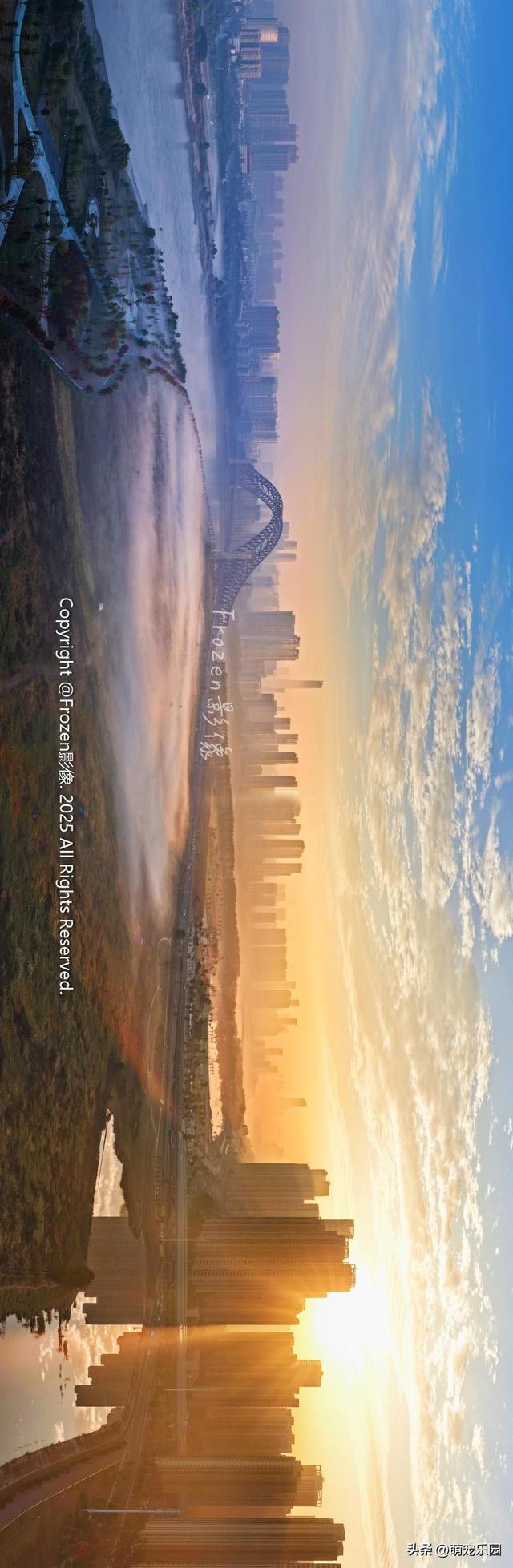 汉江湾制高点俯瞰，暖色与冷色交织如画，武汉江城魅力让人沉醉