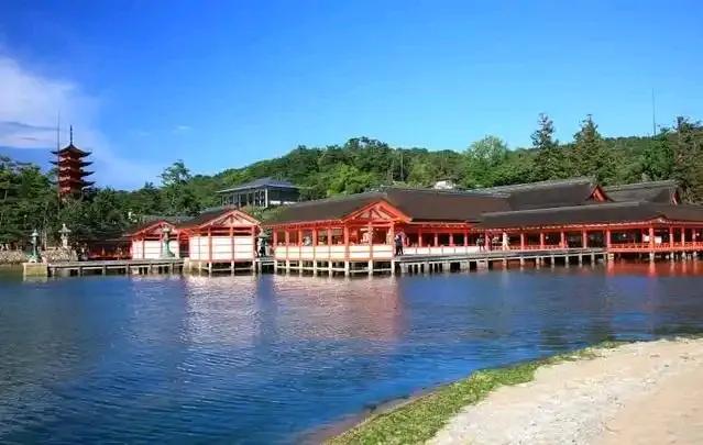 日本广岛湾中的宫岛，面积30km²