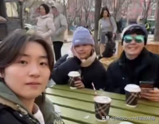 全红婵归队画面曝光：和队友喝咖啡笑到捂脸“普通女孩”让人放心