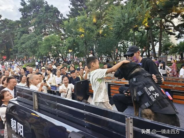 周末16点，长春新民大街又准时变身步行街，市集和舞台开放
