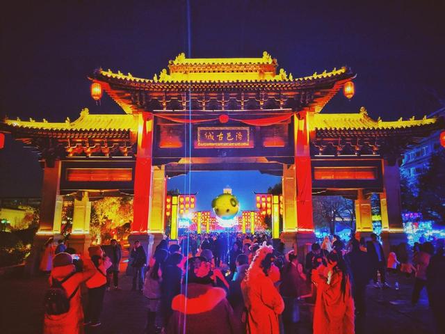 河南凭啥这么“中”？土味自嘲到胖东来、蜜雪冰城，背后真相曝光