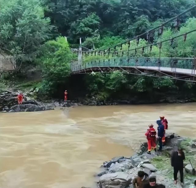 3对母女遗体又发现一具，在下游17公里石缝中找到，尸体面目全非