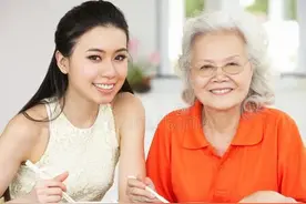 女子与丈夫吵架之后，抱着孩子去婆家，找公公婆婆帮忙解决矛盾图片