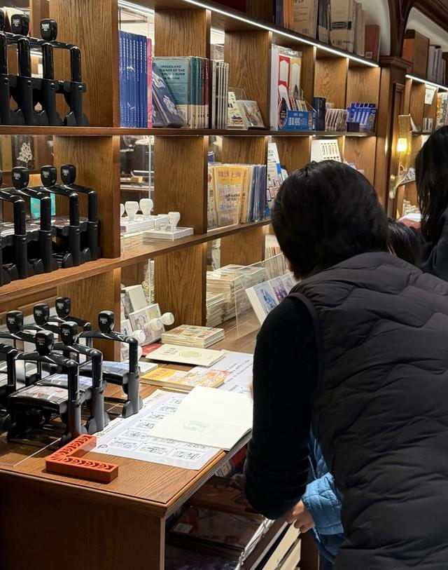 上海不只有LV巨轮，苏州河畔，一艘书香文化大船“起航”