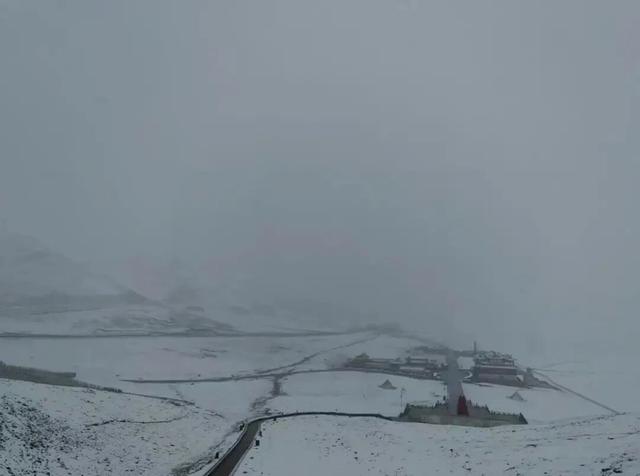全国多地突然下雪！雪天出行安全指南→