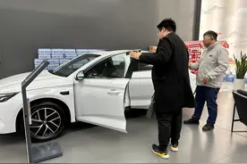 “将旧车折价再加上政府补贴，购买新车能节省近3万元”！北京汽车以旧换新政策响应速度远超预期图片