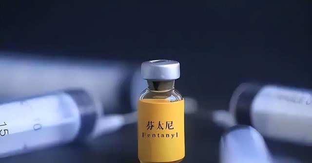 特朗普举着孩子照片，对哭泣的母亲承诺：我相信中国会执行死刑的