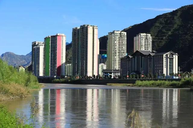 滨江公园，是懂秋天的