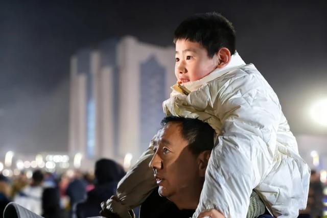 神舟二十一额济纳冲天！航天爱好者与各族群众共襄盛举