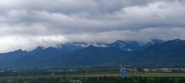 唐村草原望秦岭