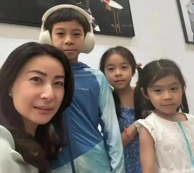 牛鬼蛇神现原形！郭晶晶代言被立案不到24小时，恶心的一幕出现了