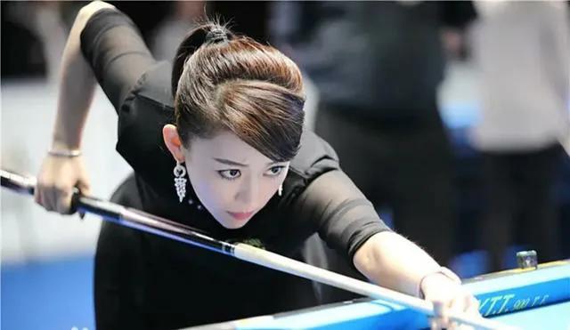 女子花式九球打法选手，潘晓婷：写真欣赏。