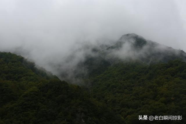 文县天池，深山峡谷中被秋天吻过的仙境