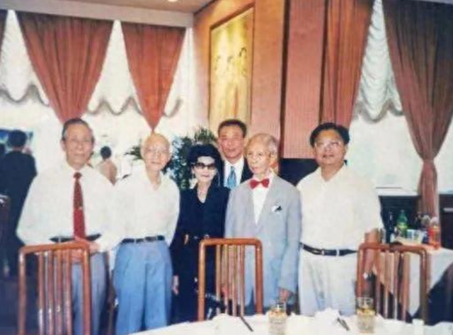 蒋介石唯一女儿有多美？先后嫁给他的“死敌”，晚年继承天价遗产