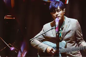 又见“精神穷人”！周杰伦杭州演唱会，一张票12万，场外约10万人图片