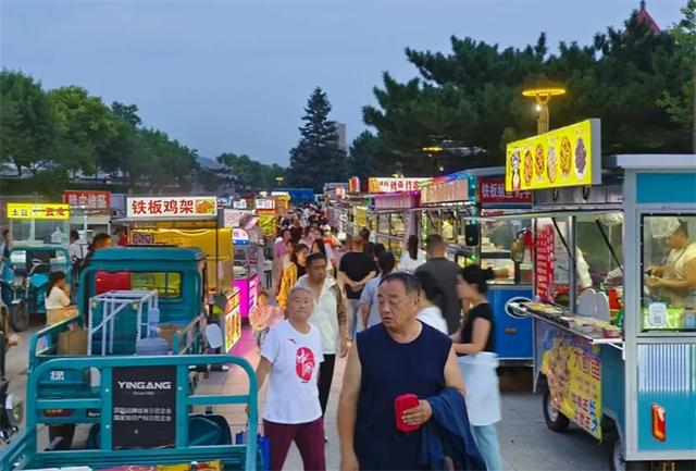 烟火升腾夜未央！喀喇沁文化旅游季点燃消费新引擎