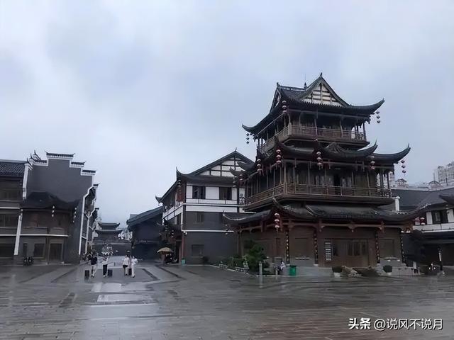 5年倒闭10家热门景区，年轻人住帐篷，天价酒店为啥割不动了？