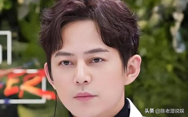 51岁主持人何炅近况：无妻无子、与保姆相伴，如今终于与自己和解