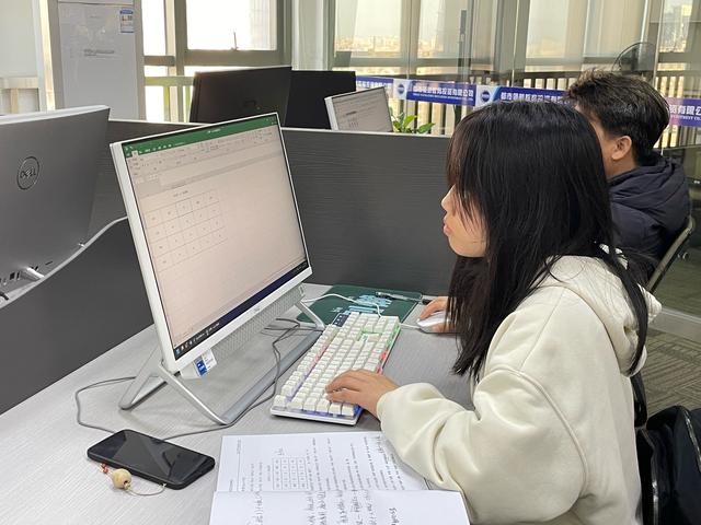 ERP大限将至？AI重构未来！传统巨头制衡与企业数字化变革新战场