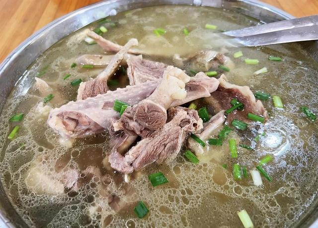 帝王之乡，眼镜之城，当年解放上海也从这里启程