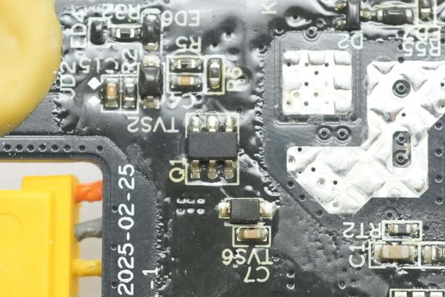 再也不用忍受龟速充电！美团22.5W超级快充共享充电宝拆解