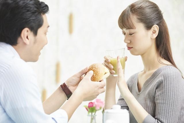 一种新型的异性关系，在中年男女间悄然流行：你知我心，我懂你意