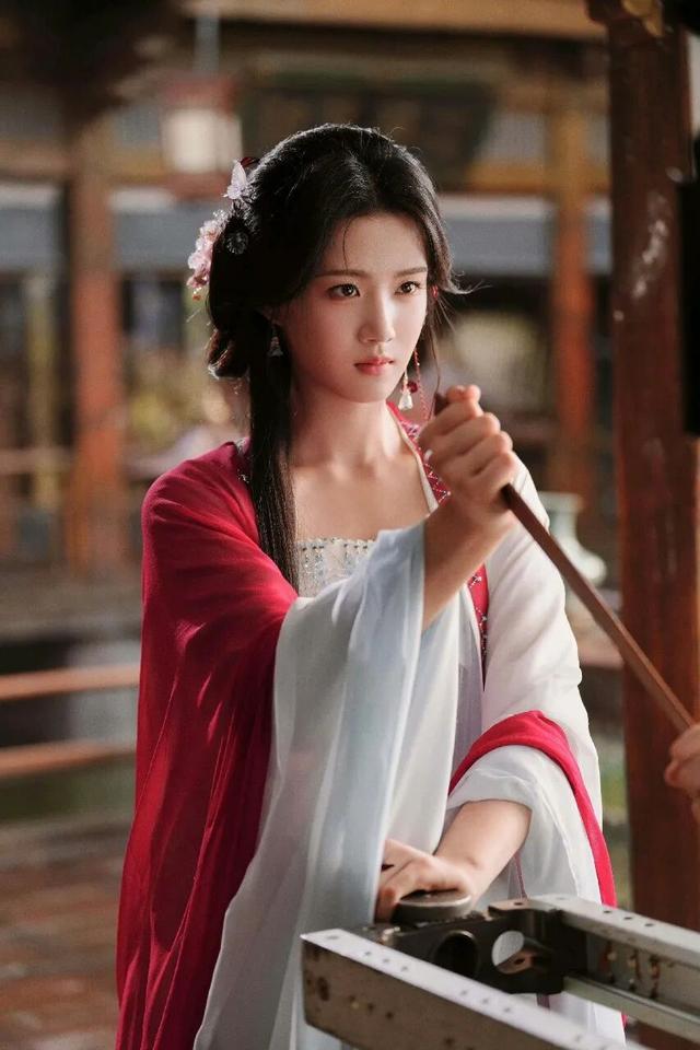 戏精仙子卢昱晓_ 开启随地大小演技能！