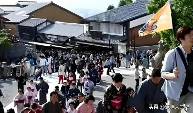 闹大了！大量日本游客涌入北京，打着旅游幌子不去旅游不吃美食
