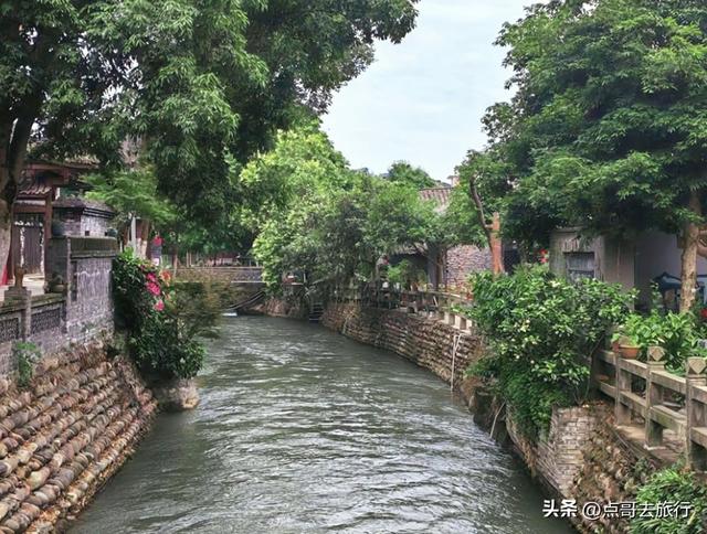 成都大邑最精致寺庙，钟鼓楼建于河上，超级漂亮，公共交通可达！