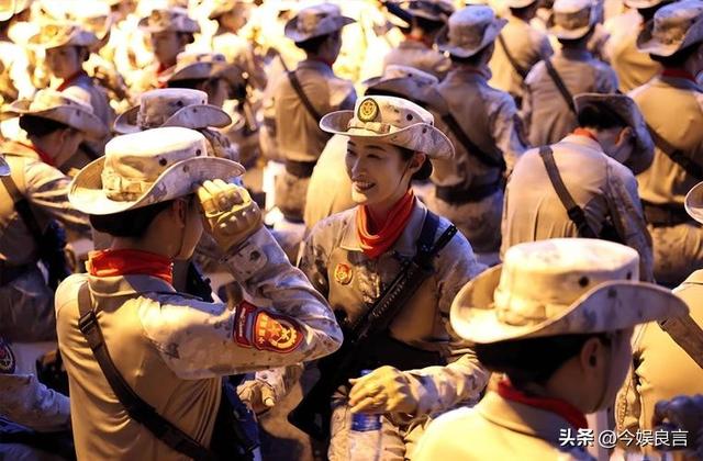女民兵李思颖阅兵回家后仅半天，又有一个新身份：河北工大研究生