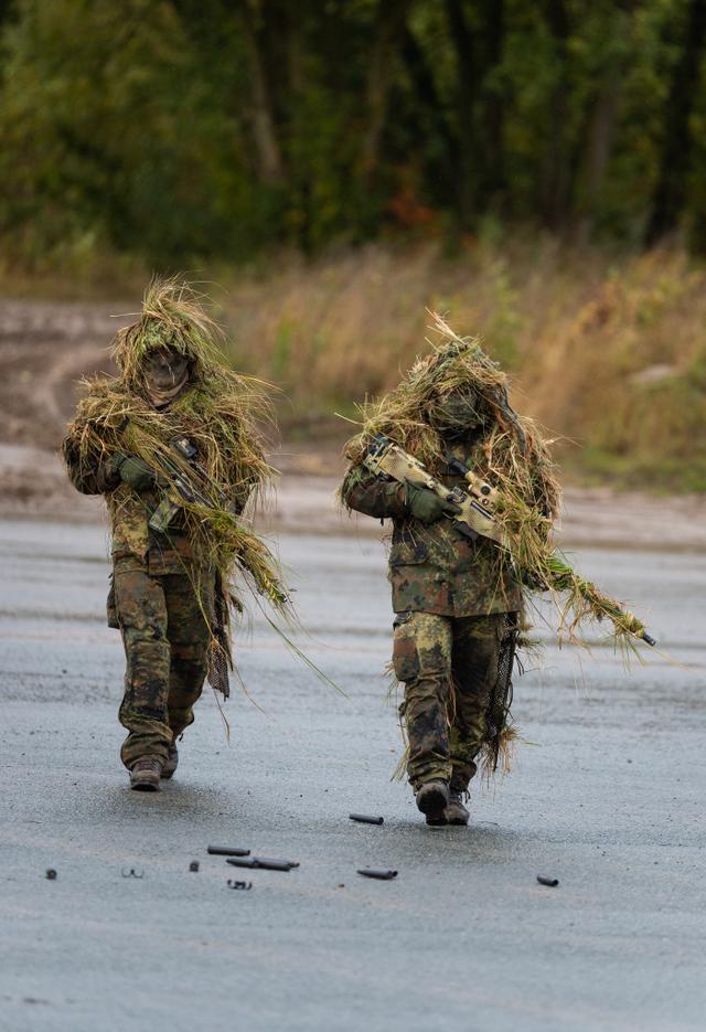 自相残杀？德国军队和警察闹乌龙，街头互相开火，一名士兵受伤
