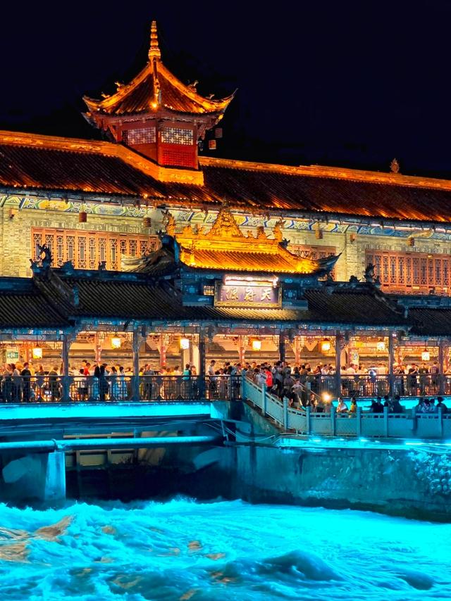 都说成都比重庆还要名气大，两地深度游后，才发现差距真的很大