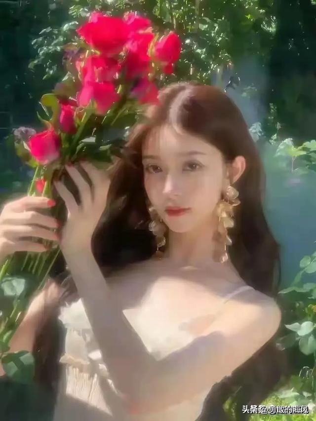 河北邯郸一校花仙姿玉色，堪称上帝吻过的容颜，美得让人移不开眼