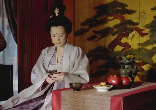 她陪伴陈道明8年，2亿身价不求名分，转身嫁王菲初恋成人生赢家