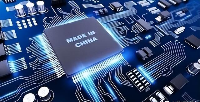 光刻机危机加剧！美、荷正式亮“剑”，美媒：中国芯彻底没招了