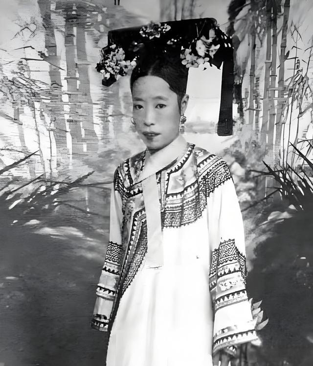 清朝灭亡后，李莲英姐姐才敢说出实情：慈禧其实不是病死的！