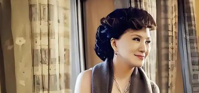 事业巅峰远赴美国，被老外“玩腻”后晚年回国，如今变成了这样！