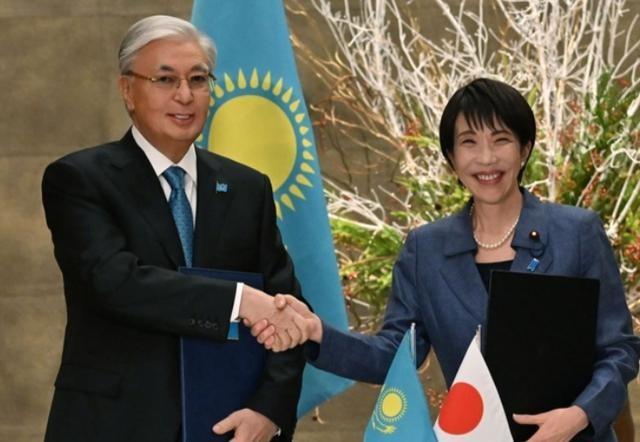 天皇亲自出山，日本的反击正式开始？高市早苗憋出了一毒计